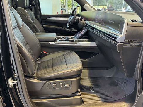 Used 2025 Cadillac Escalade V w/ LPO, ONYX Package AWD/4WD image 19