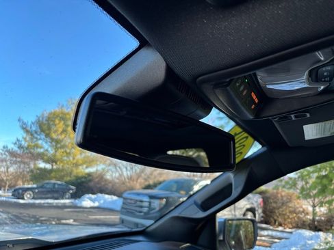 Used 2024 GMC Canyon Denali image 37