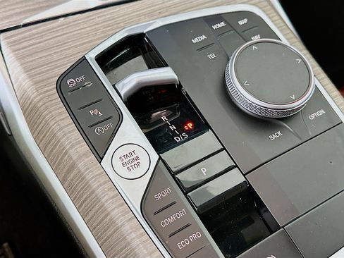 Used 2025 BMW 330i Sedan image 25