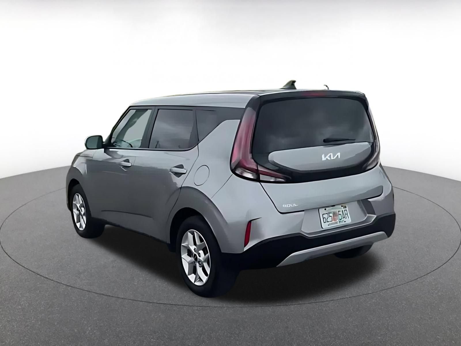 Used 2025 Kia Soul LX w/ LX Technology Package FWD image 10