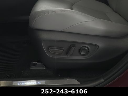 Used 2024 Toyota Venza Limited AWD/4WD image 11