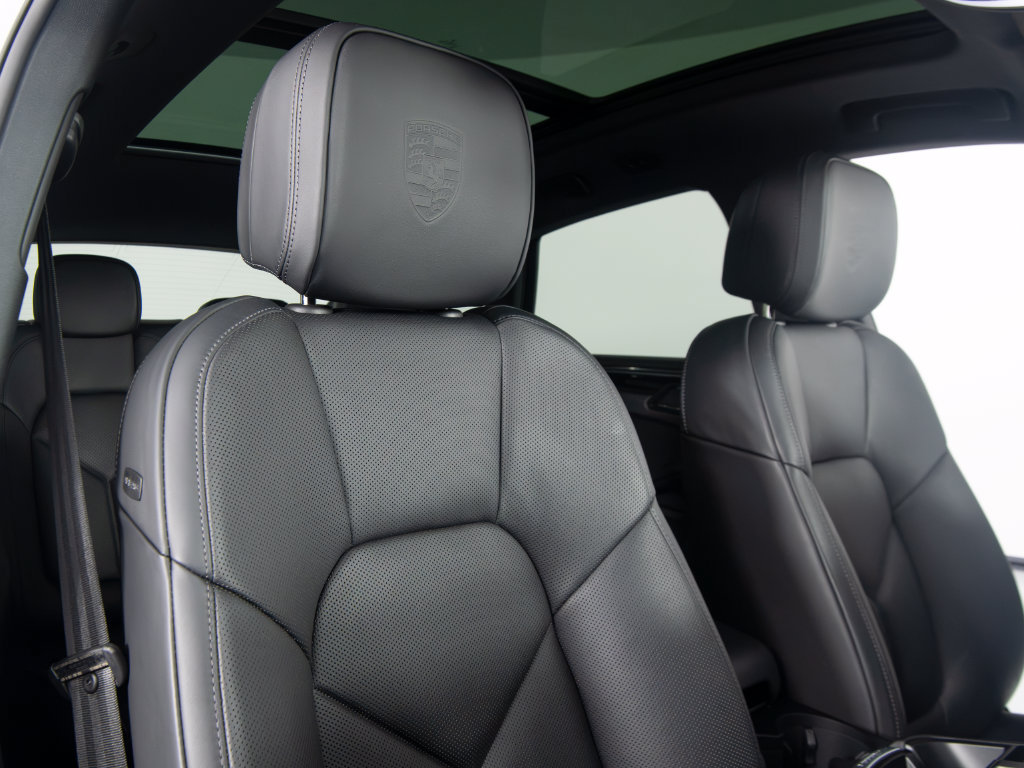 Certified 2026 Porsche Macan S AWD/4WD image 38