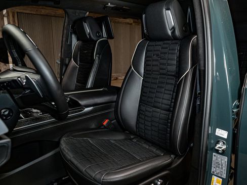 Used 2025 Cadillac Escalade V image 24