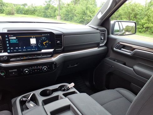 Used 2025 Chevrolet Silverado 1500 LT AWD/4WD image 5