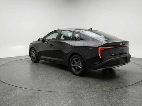 Used 2025 Kia K4 LXS image 6
