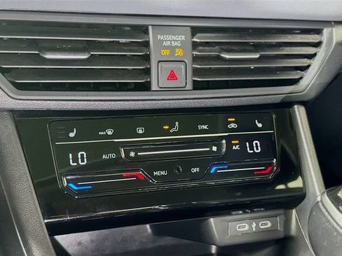 Used 2025 Volkswagen Jetta SE FWD image 13