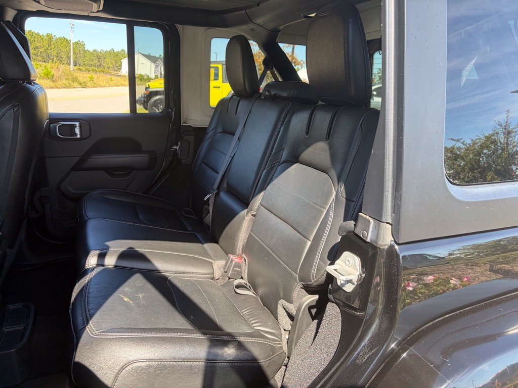 Used 2022 Jeep Wrangler Unlimited Sahara AWD/4WD image 35