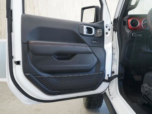 Used 2019 Jeep Wrangler Unlimited Rubicon w/ Dual Top Group AWD/4WD image 30