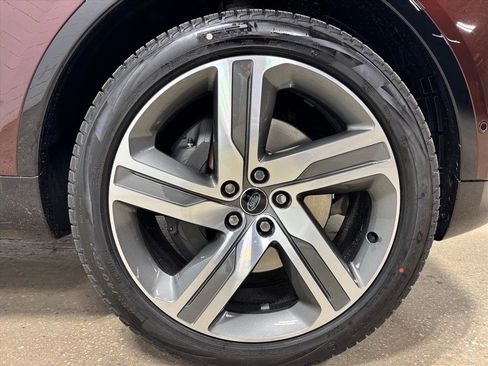 New 2026 Land Rover Discovery Limited Edition image 11