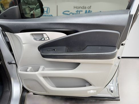 Used 2019 Honda Pilot Elite image 34