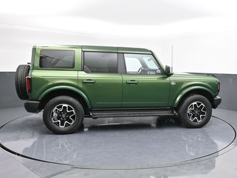 Used 2025 Ford Bronco Outer Banks image 9