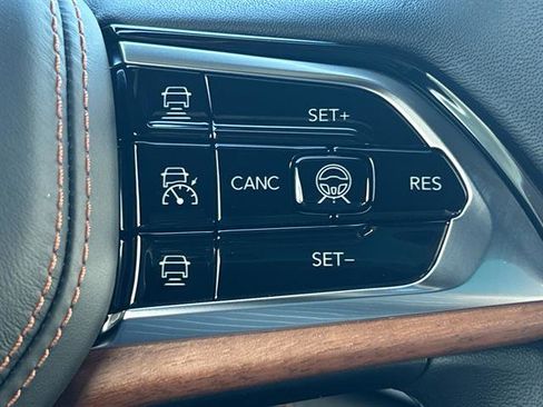 New 2025 Jeep Grand Cherokee Summit image 14