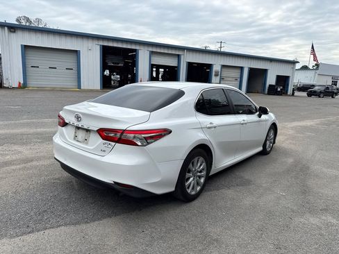 Used 2018 Toyota Camry LE FWD image 7