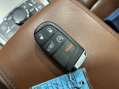 Used 2021 Jeep Grand Cherokee Overland AWD/4WD image 26