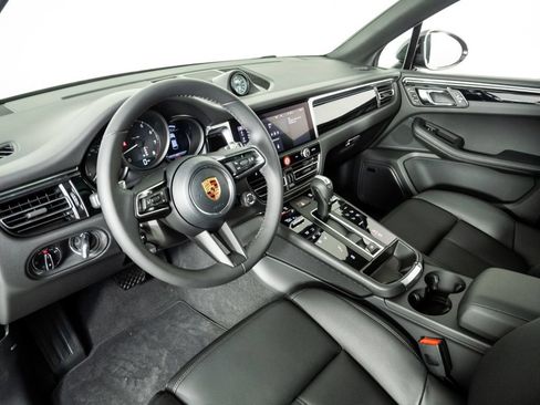 New 2026 Porsche Macan AWD/4WD image 4