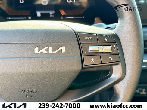 New 2025 Kia K4 LXS image 34