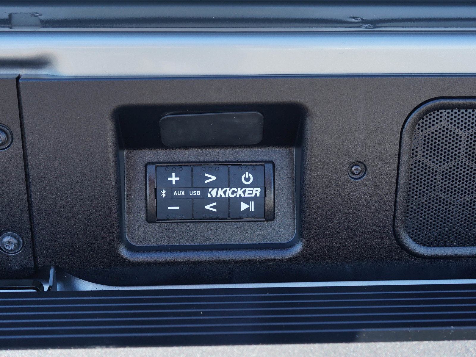 Used 2024 GMC Sierra 2500 AT4X AWD/4WD image 18