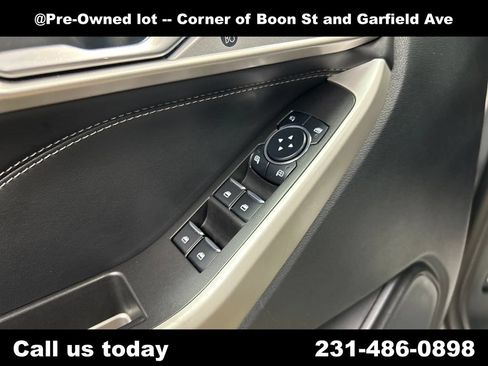 Used 2023 Ford Explorer Limited AWD/4WD image 16