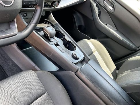 Used 2025 Nissan Rogue SV AWD/4WD image 15