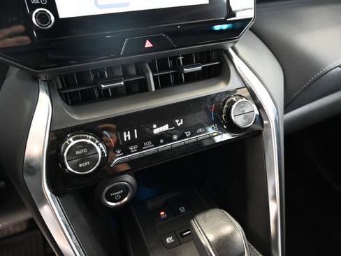 Used 2023 Toyota Venza LE AWD/4WD image 17