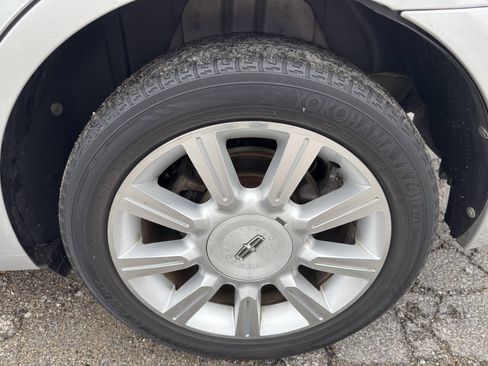 Used 2012 Lincoln MKZ FWD image 16
