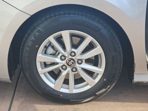 Used 2025 Toyota Camry LE image 36