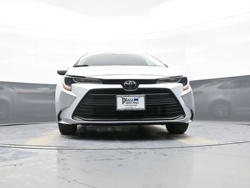 Certified 2025 Toyota Corolla LE image 26