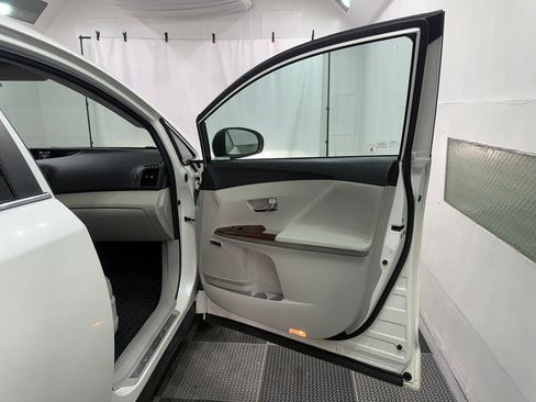 Used 2010 Toyota Venza AWD image 29