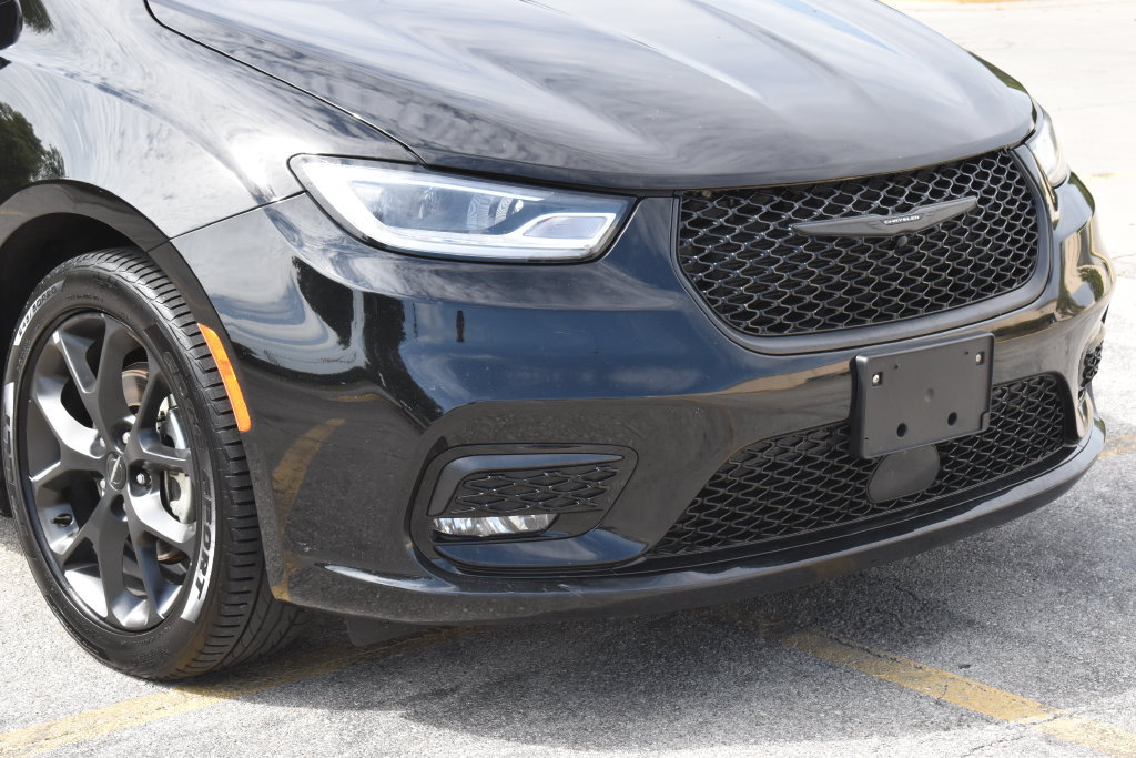 Used 2025 Chrysler Pacifica Limited FWD image 6