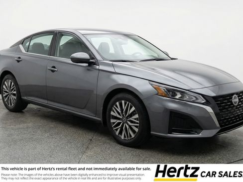 Used 2025 Nissan Altima 2.5 SV image 1