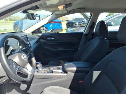 Used 2025 Nissan Altima 2.5 SV image 5