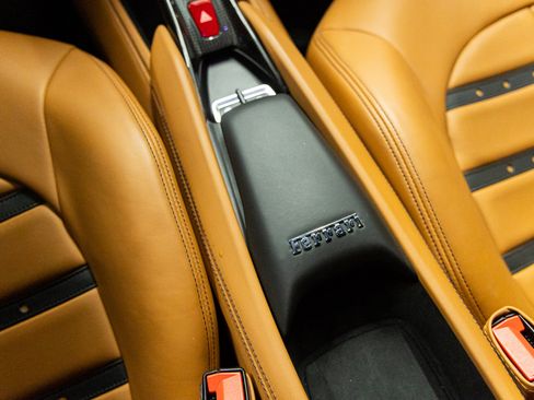 Used 2022 Ferrari F8 Tributo image 47