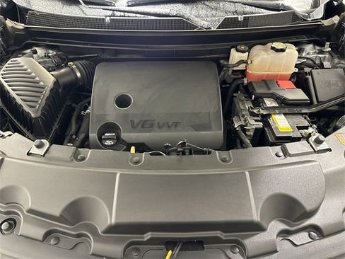 Used 2023 Chevrolet Traverse LT image 30