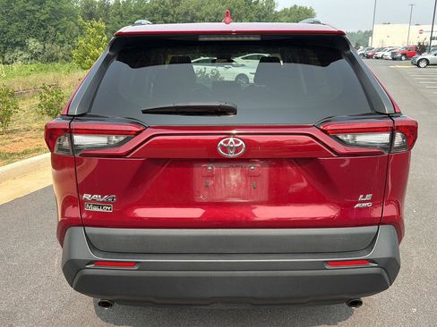 Used 2021 Toyota RAV4 LE AWD/4WD image 2