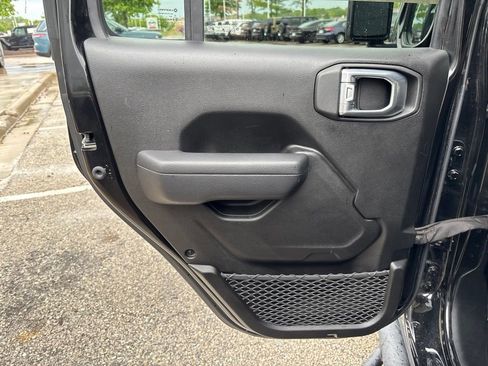 Used 2024 Jeep Wrangler Unlimited Rubicon AWD/4WD image 34
