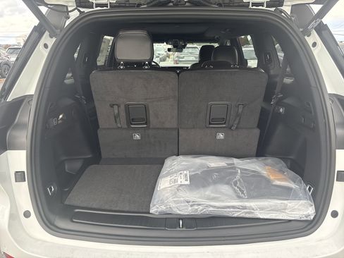 New 2025 Jeep Grand Cherokee L Limited image 13