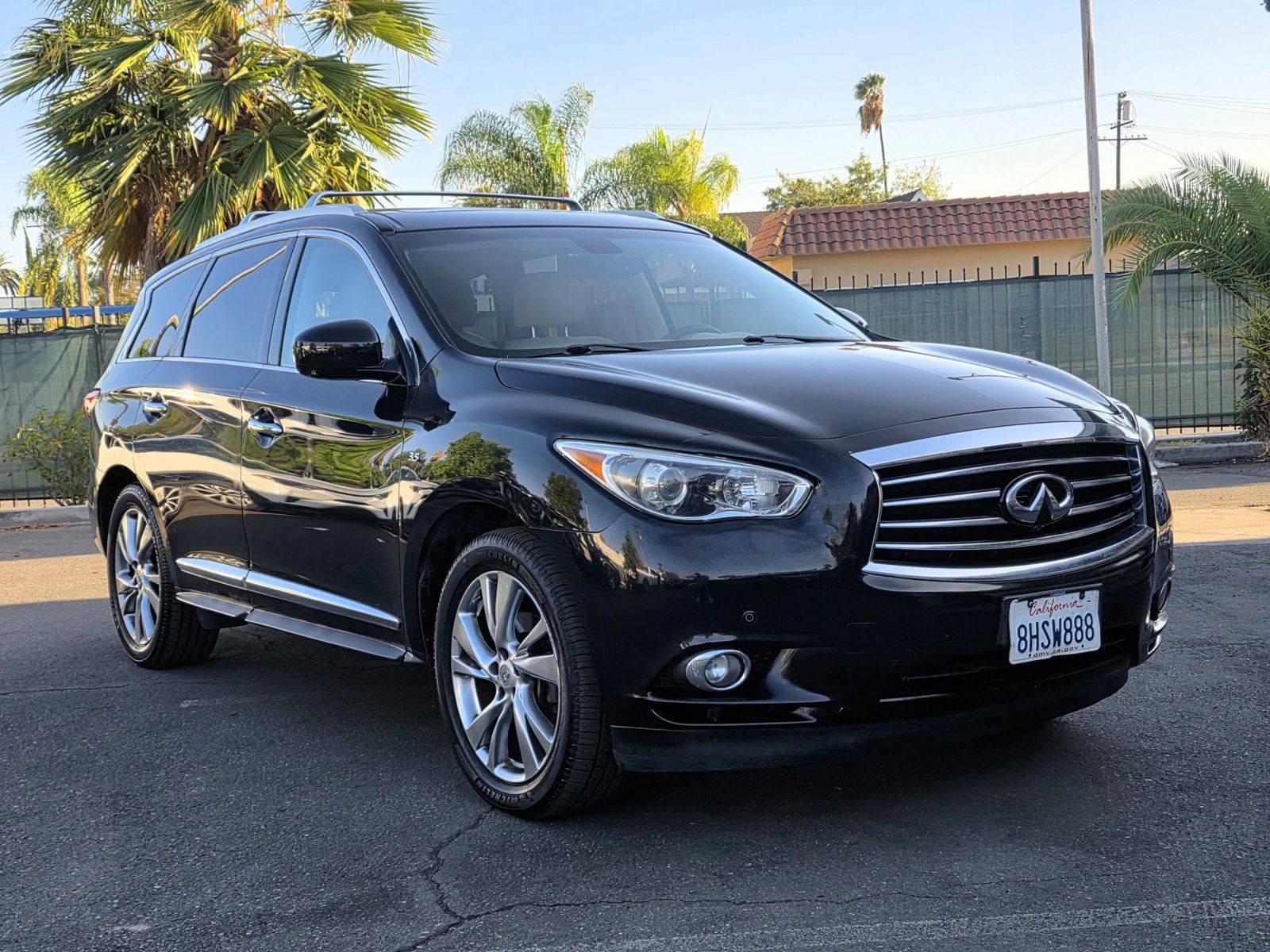 Used 2015 INFINITI QX60 FWD w/ Deluxe Touring Package image 2