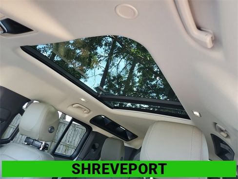 Used 2023 Land Rover Defender 110 SE image 13