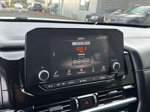 Certified 2024 Nissan Pathfinder SV image 24