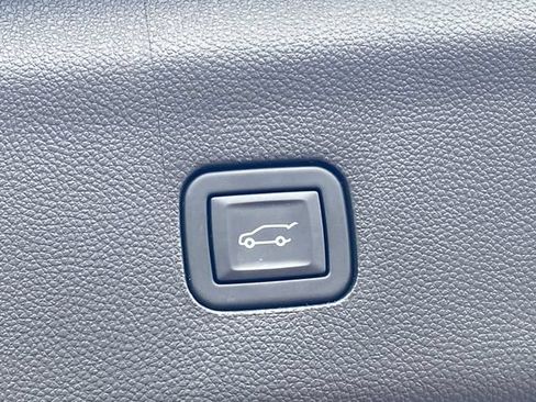 Used 2024 Buick Enclave Essence w/ Sport Touring Edition FWD image 18