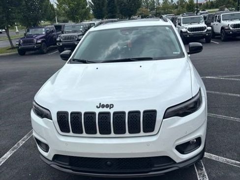 Used 2023 Jeep Cherokee Altitude Lux w/ Lux Elite Package AWD/4WD image 2