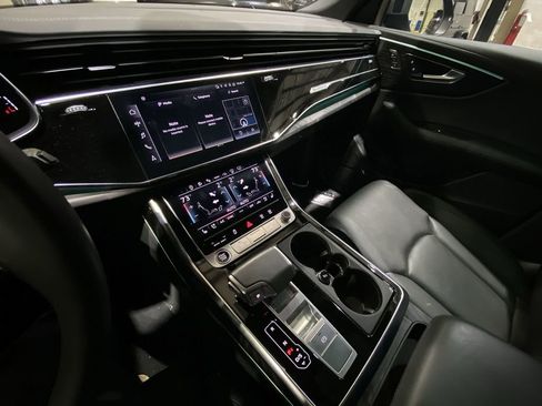 Used 2023 Audi Q8 Prestige w/ Prestige Package image 8