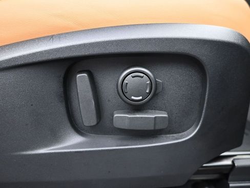 Used 2024 Land Rover Defender 90 V8 image 12