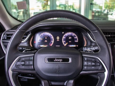 Used 2023 Jeep Grand Cherokee Limited image 13