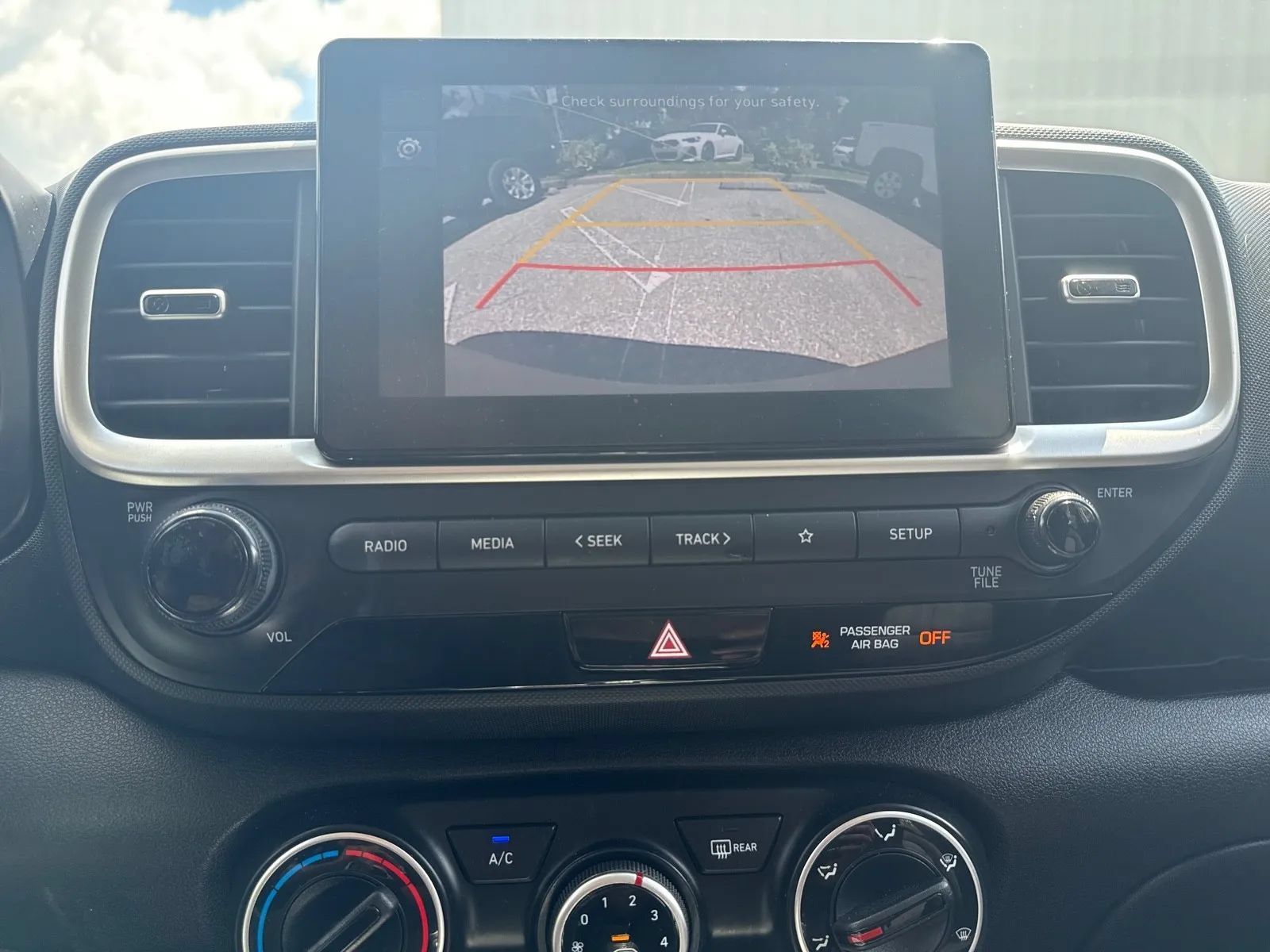 Used 2023 Hyundai Venue SE FWD image 18