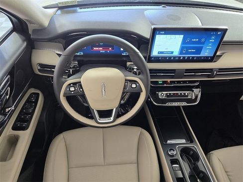 New 2026 Lincoln Corsair Premiere image 11