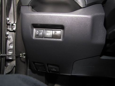 Used 2024 Toyota RAV4 LE AWD/4WD image 8