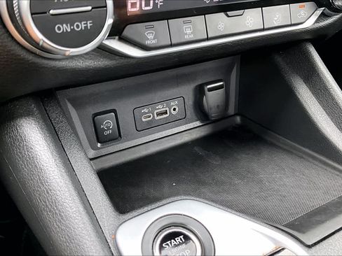 Used 2024 Nissan Sentra SV w/ All-Weather Package FWD image 32