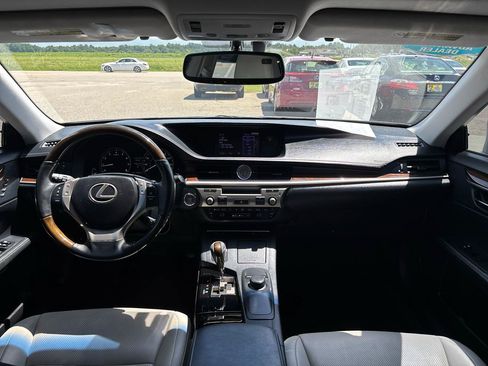 Used 2014 Lexus ES 350 w/ Premium Package FWD image 12