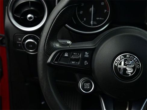 Used 2022 Alfa Romeo Stelvio Ti image 4